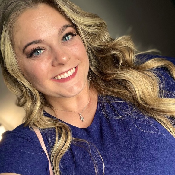 Meet your Seller, Victoria! - Picture 1 of 5